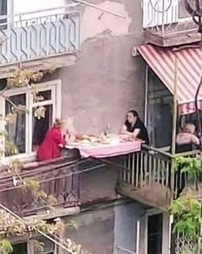 50 Things In Places They Shouldn’t Be That Are Both Hilarious And Concerning (New Pics)