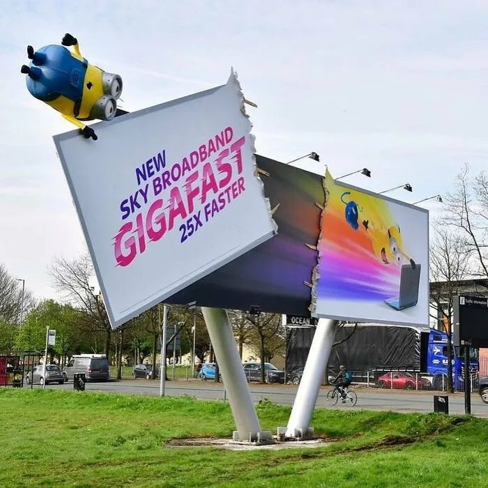 50 Times Marketing Specialists Stepped Up Their Game And Surprised People With These Cool Outdoor Adverts