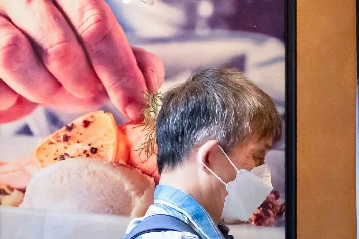 30 Funny Accidental Images That Were Taken At The Right Time And Place By This Street Photographer (New Pics)