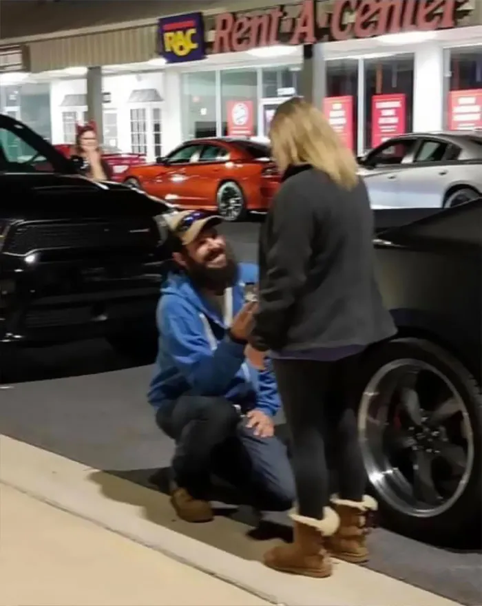 “That’s It, I’m Proposal Shaming”: 30 Times People Couldn’t Hold Back From Roasting Tragic Proposals