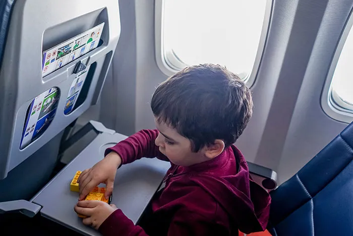 40 Common Etiquette Mistakes To Avoid On Your Next Flight, As Told By Frequent Fliers