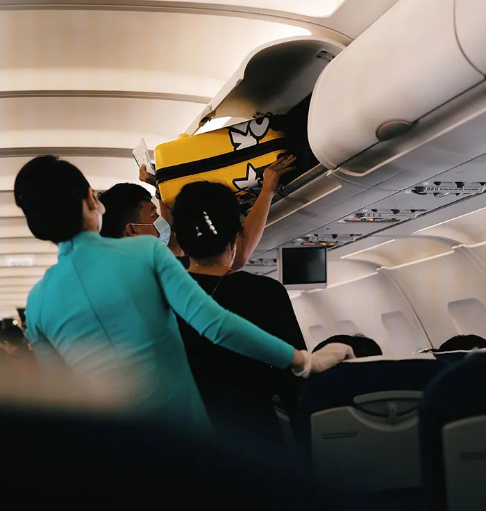 40 Common Etiquette Mistakes To Avoid On Your Next Flight, As Told By Frequent Fliers