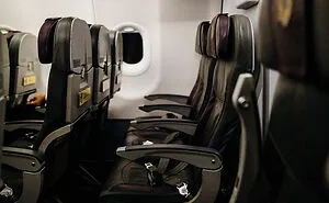 40 Common Etiquette Mistakes To Avoid On Your Next Flight, As Told By Frequent Fliers