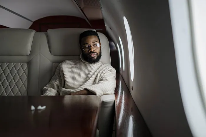 40 Common Etiquette Mistakes To Avoid On Your Next Flight, As Told By Frequent Fliers