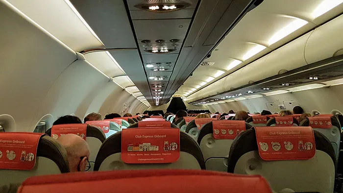 40 Common Etiquette Mistakes To Avoid On Your Next Flight, As Told By Frequent Fliers