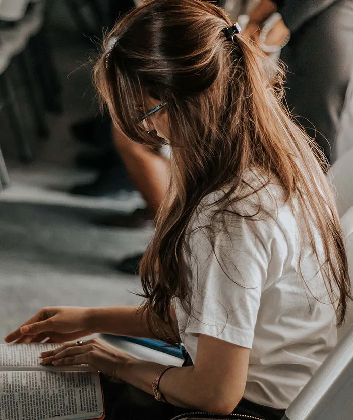 40 Common Etiquette Mistakes To Avoid On Your Next Flight, As Told By Frequent Fliers