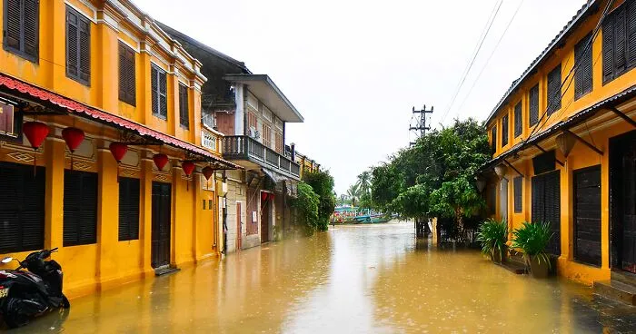 I Travelled To Hoi An, Vietnam, And Took Pictures To Show What People’s Life Looks Like During Flood Season