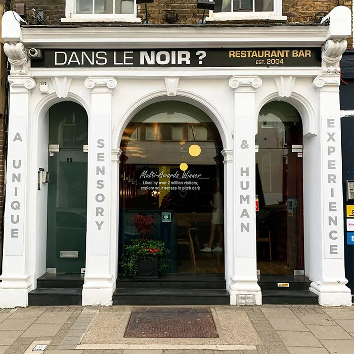Dans Le Noir (In The Dark) - Multiple Locations