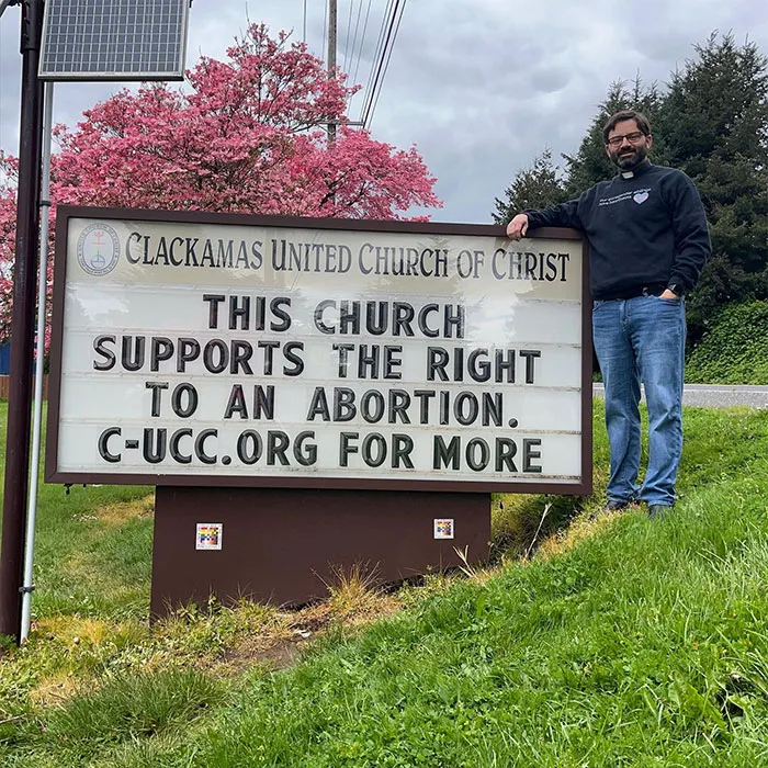 Esta iglesia apoya el derecho al aborto. Visita Ucc.org para más información