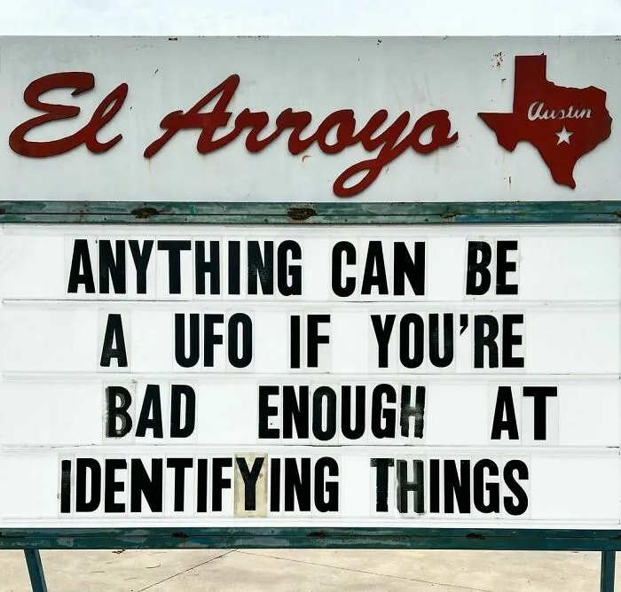 20 Divertidísimos carteles de nuestro restaurante favorito 'El Arroyo', en Texas