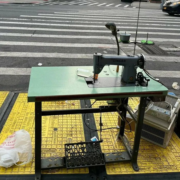 Super Cool Old Singer Sewing Machine! On The Corner Of 85th And 4th Ave In Bay Ridge