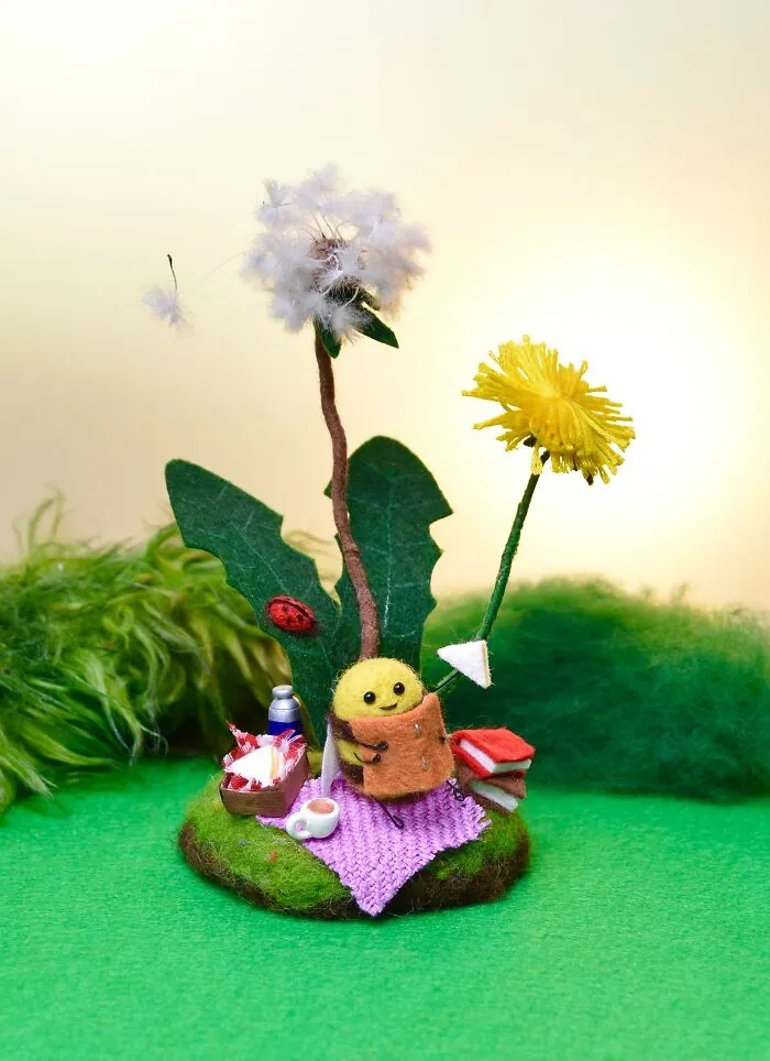Book Lover Bee