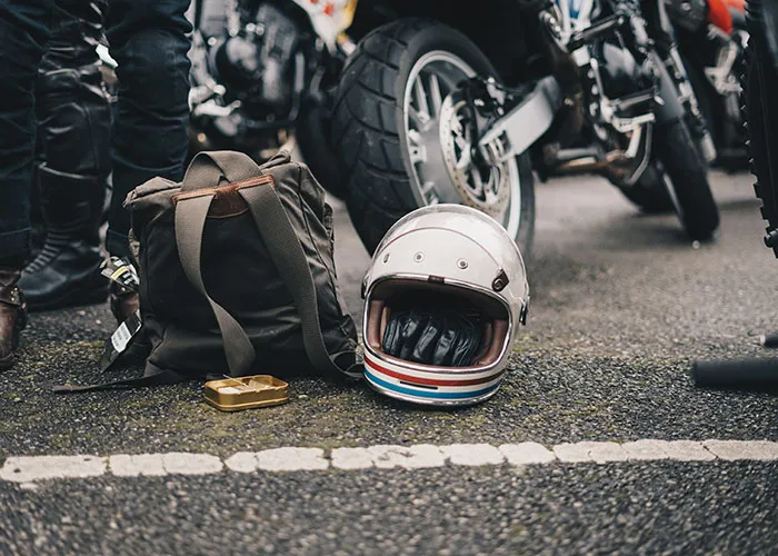 40 Signs Someone Is Trying To Look Way Cooler Than They Actually Are
