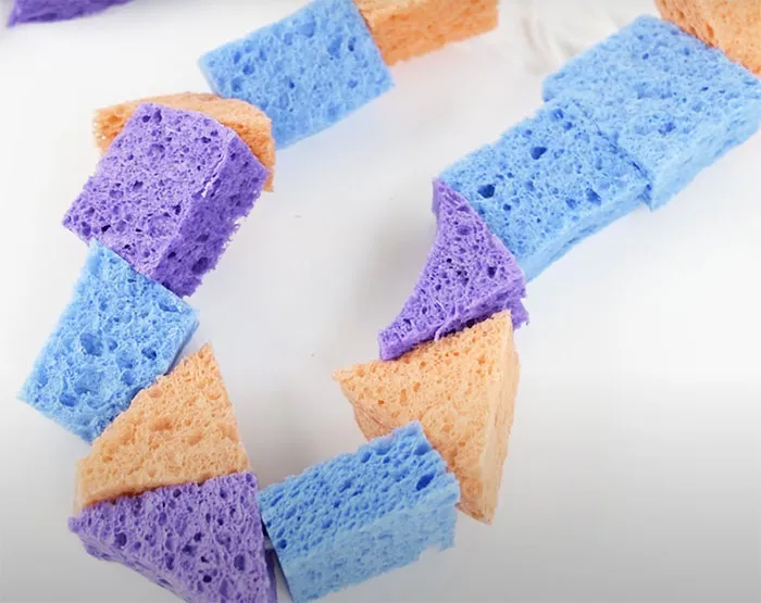 Make A Frozen Sponge Necklace
