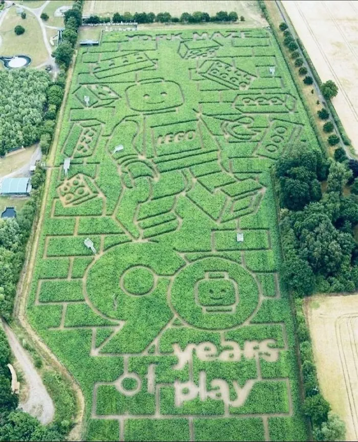 50 Times Marketing Specialists Stepped Up Their Game And Surprised People With These Cool Outdoor Adverts