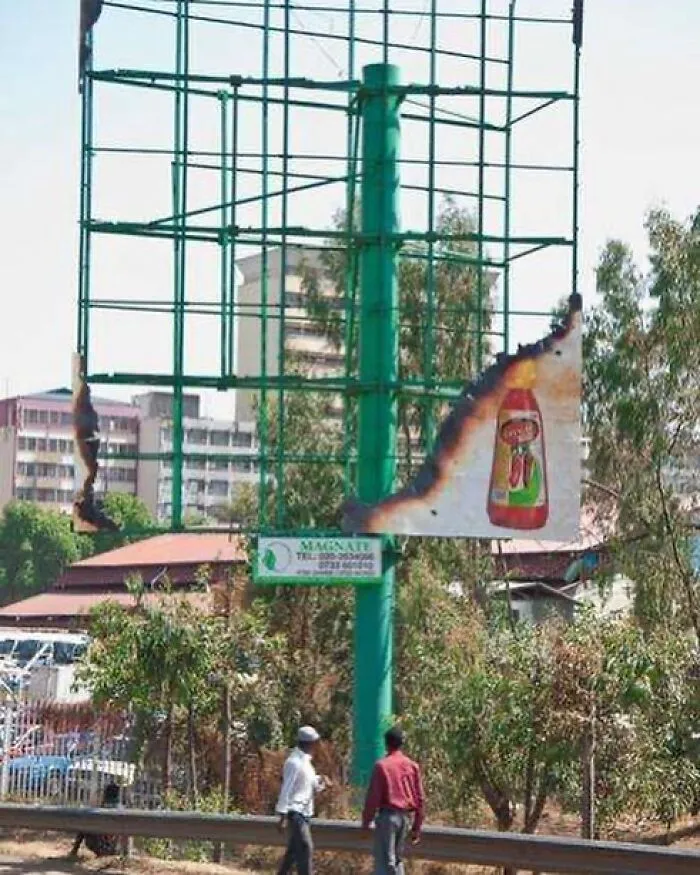 50 Times Marketing Specialists Stepped Up Their Game And Surprised People With These Cool Outdoor Adverts