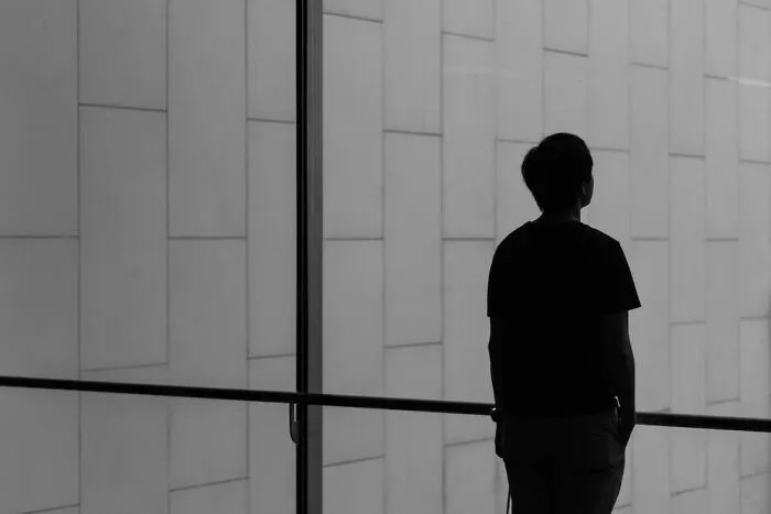 30 Revealing Signs Of Behavior That Indicate Someone Had A Traumatic Childhood