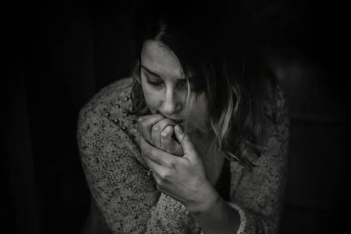 30 Revealing Signs Of Behavior That Indicate Someone Had A Traumatic Childhood