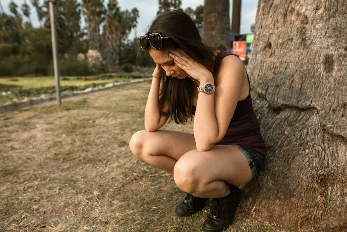 30 Revealing Signs Of Behavior That Indicate Someone Had A Traumatic Childhood
