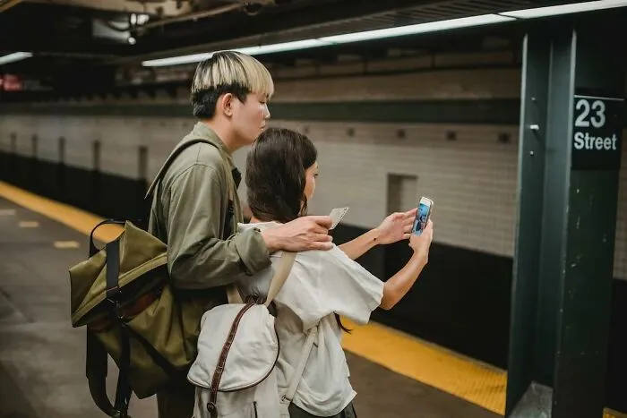 30 Revealing Signs Of Behavior That Indicate Someone Had A Traumatic Childhood