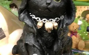 40 Bizarre Treasures That Could Only Be Found In Secondhand Shops, As Shared On “Charity Shop Stuff”
