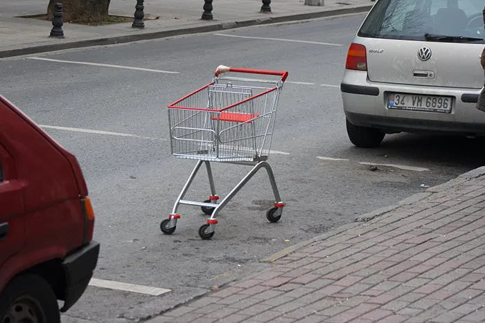 15 Clientes maleducados que confundieron a otros con empleados y fueron muy desagradables con ellos