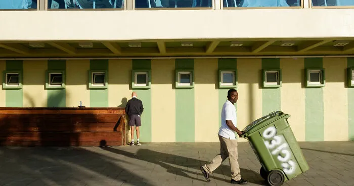 Divided: I Photograph People, Who Are More Isolated Even Though They Are Physically Together