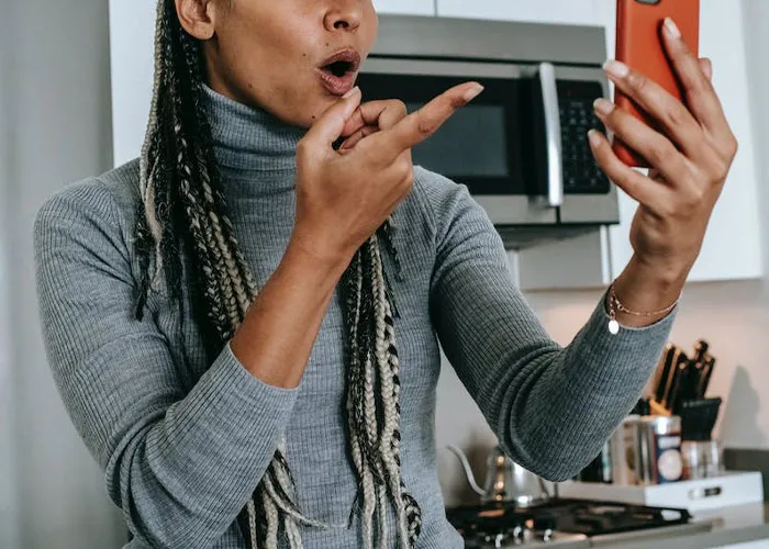 30 “Dead Giveaways” That Your Relationship Is Toxic