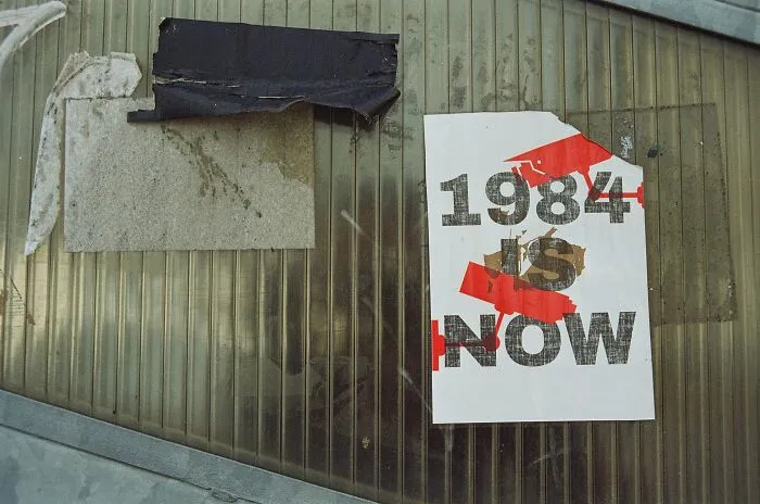 "Leave Before It Is Too Late To Escape": 40 Indicators That We Live In A Dystopian Reality, As Shared By Our Community