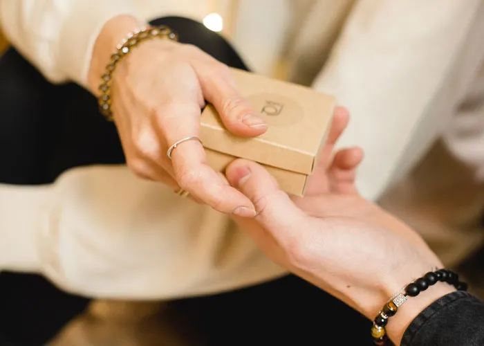 Men Are Sharing Little Things Women Do That Make Them Feel Valued And Loved (30 Answers)