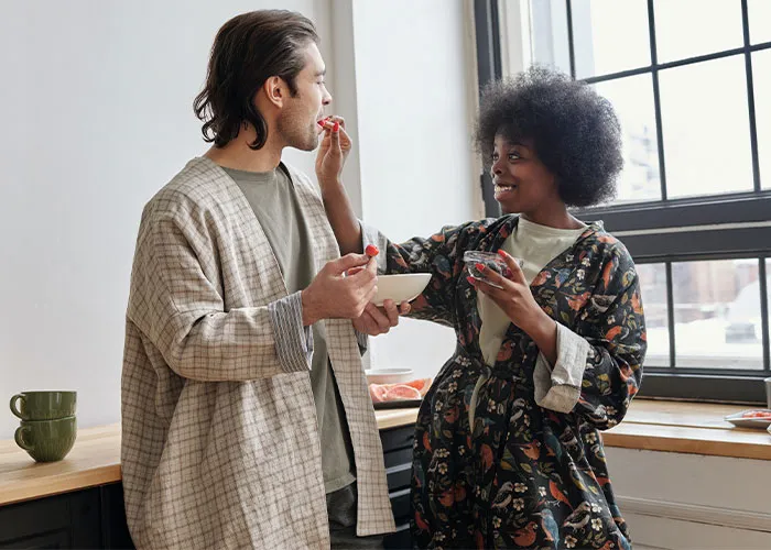 Men Are Sharing Little Things Women Do That Make Them Feel Valued And Loved (30 Answers)