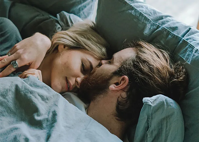 Men Are Sharing Little Things Women Do That Make Them Feel Valued And Loved (30 Answers)