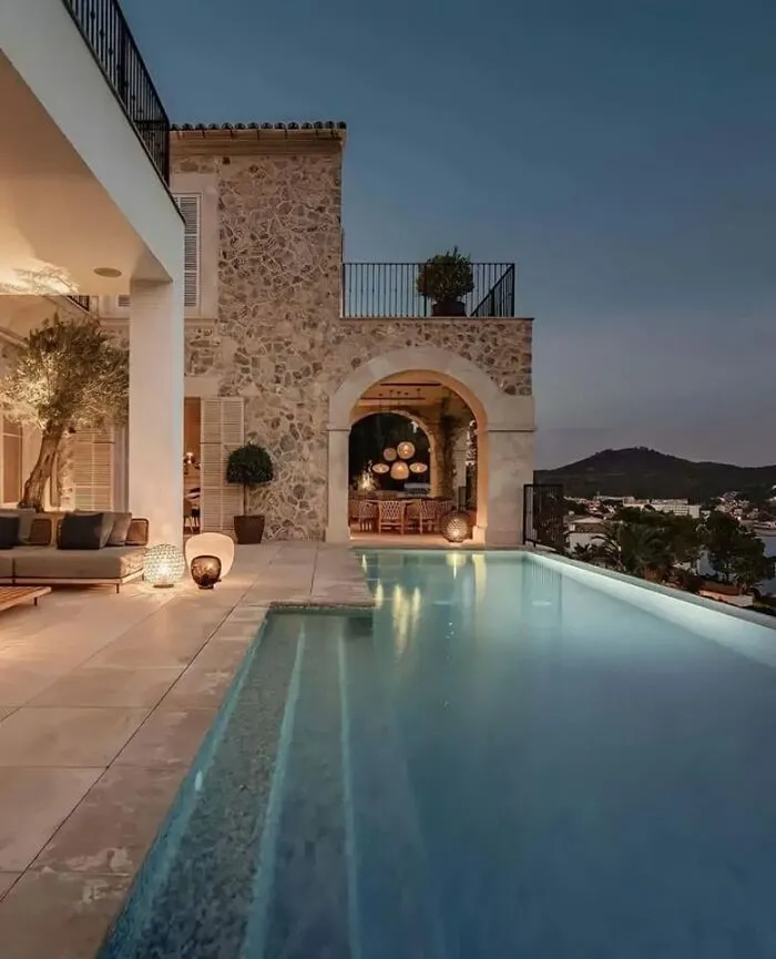 40 Times Designers Went All In And Designed The Most Fabulous Examples Of ‘Modern Architecture’