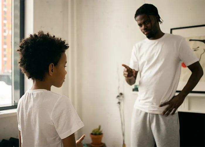 25 Señales de alarma que dicen "malos padres" a gritos