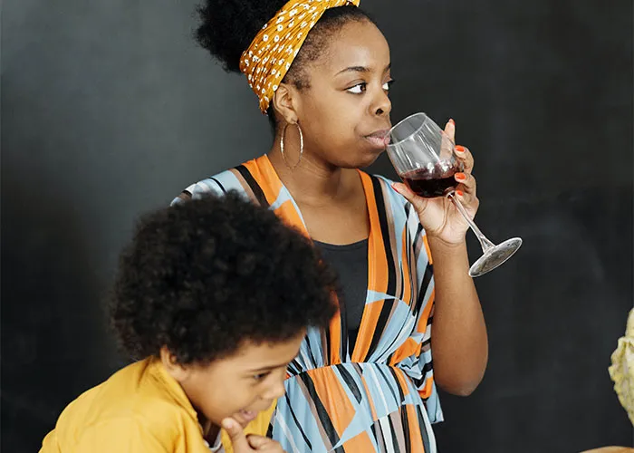 “Wine Mums”: People Online Describe What They Consider To Be A Terrible Parent (30 Examples)