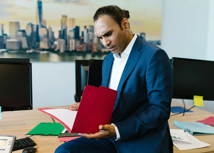 20 Historias sorprendentes de cómo despidieron a "ese compañero de trabajo"