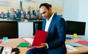 20 Historias sorprendentes de cómo despidieron a "ese compañero de trabajo"