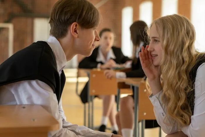 20 Historias terribles de falsos amigos que destruyeron la confianza de la gente