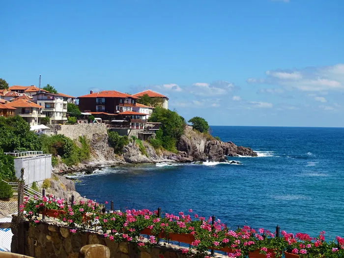 houses on the rocky hills above the sea 