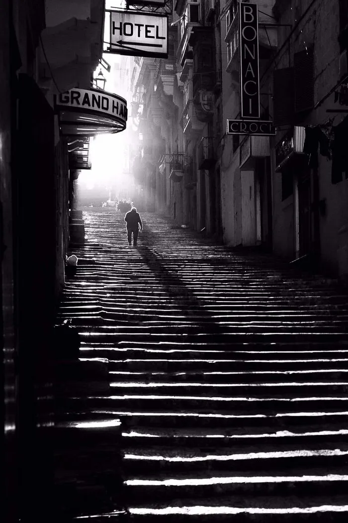 30 Of The Most Fascinating Pictures Shared On These Street Photography Groups