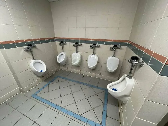 Baño que encontré en un teatro en ruinas