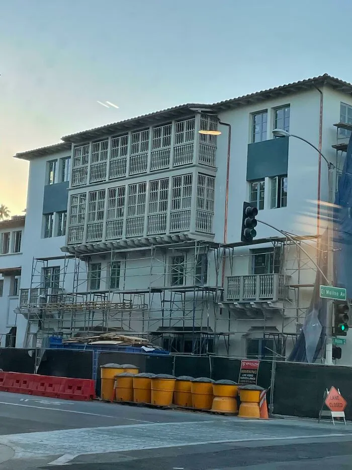 Lujosos apartamentos de estilo carcelario / colonial español