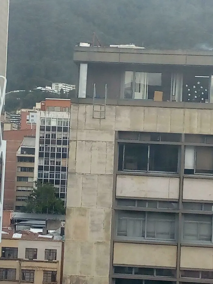 Escaleras directo al primer piso