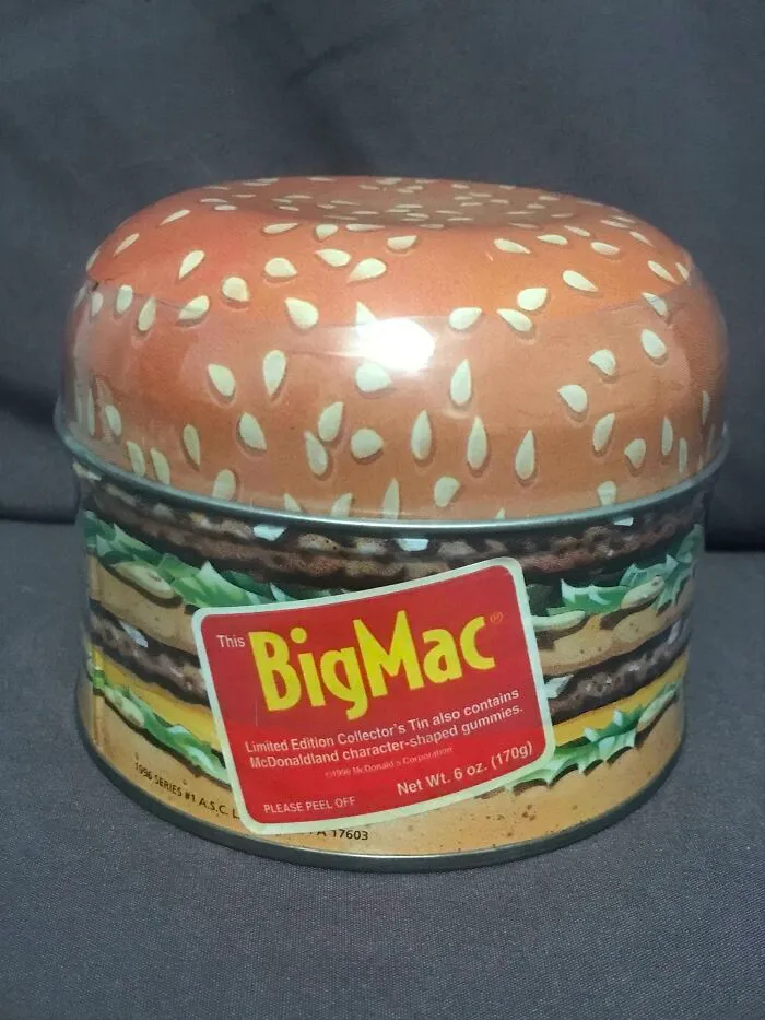 Esta lata sellada de Big Mac de 1996 contiene dulces de hace 27 años