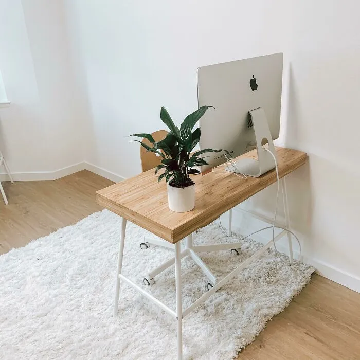 Try A Minimalist Desk