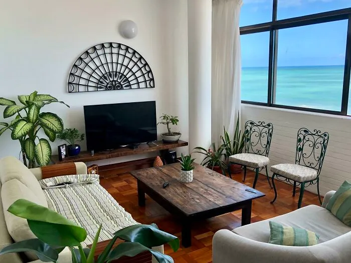 Living room with an ocean view 