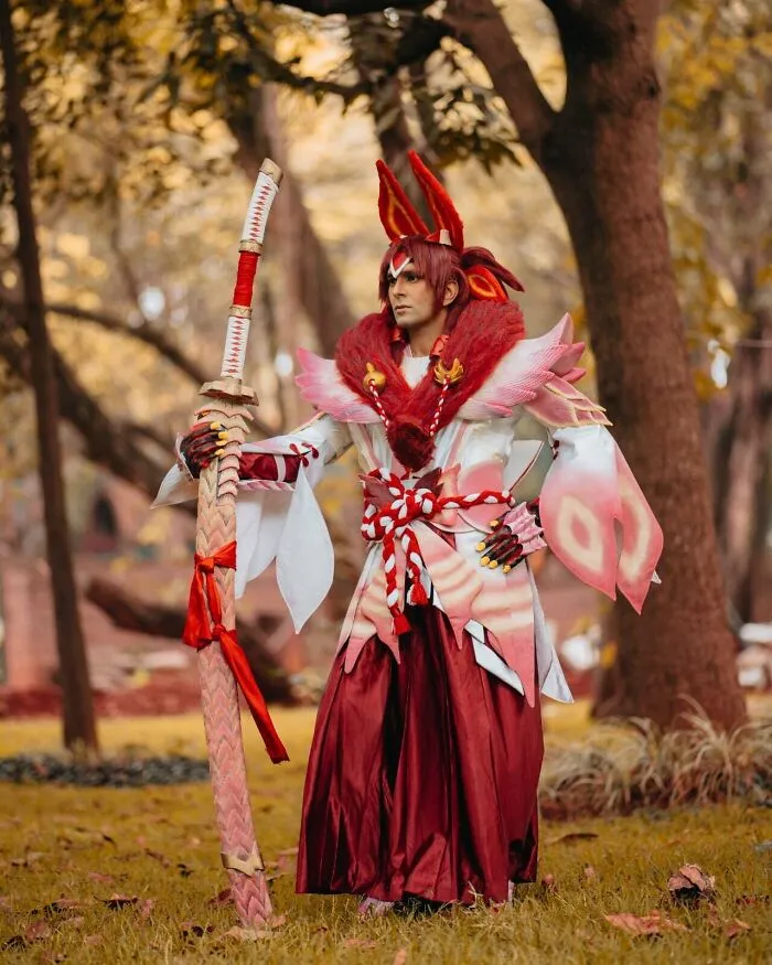 Person cosplaying Mizutsune Malde version from Monster Hunter