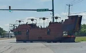 50 Times People Saw Something Funny, Weird, Or Interesting On The Road And Just Had To Document It (New Pics)