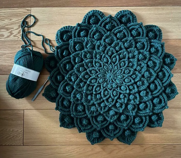Moqueta gruesa con un mandala. Me ha destrozado las muñecas