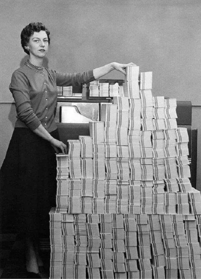 4,5 megabytes de datos en 62.500 tarjetas perforadas, 1955